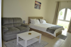 Stunning studio close to metro